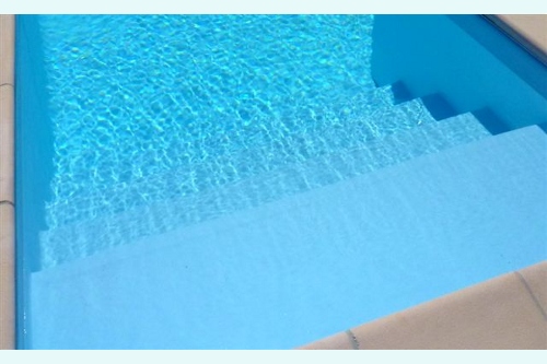 piscina interrata, particolare scala d’accesso in opera dimensioni 1,75×2 m