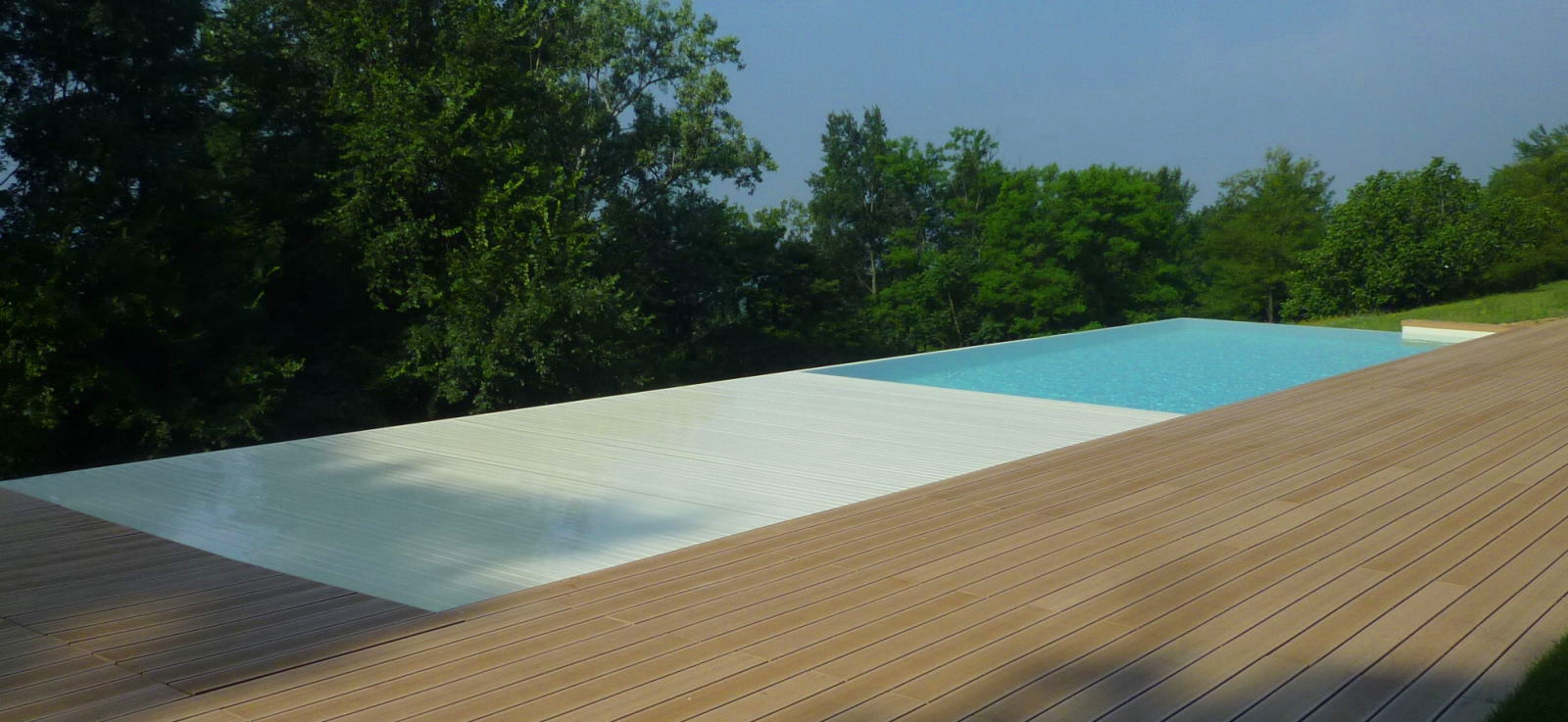 Esempio di copertura per piscina realizzata da Acqua SPA